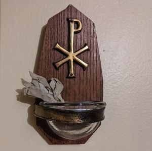 ⛪ antique water font